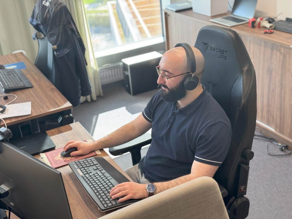 Husham hjälper våra kunder i supporten